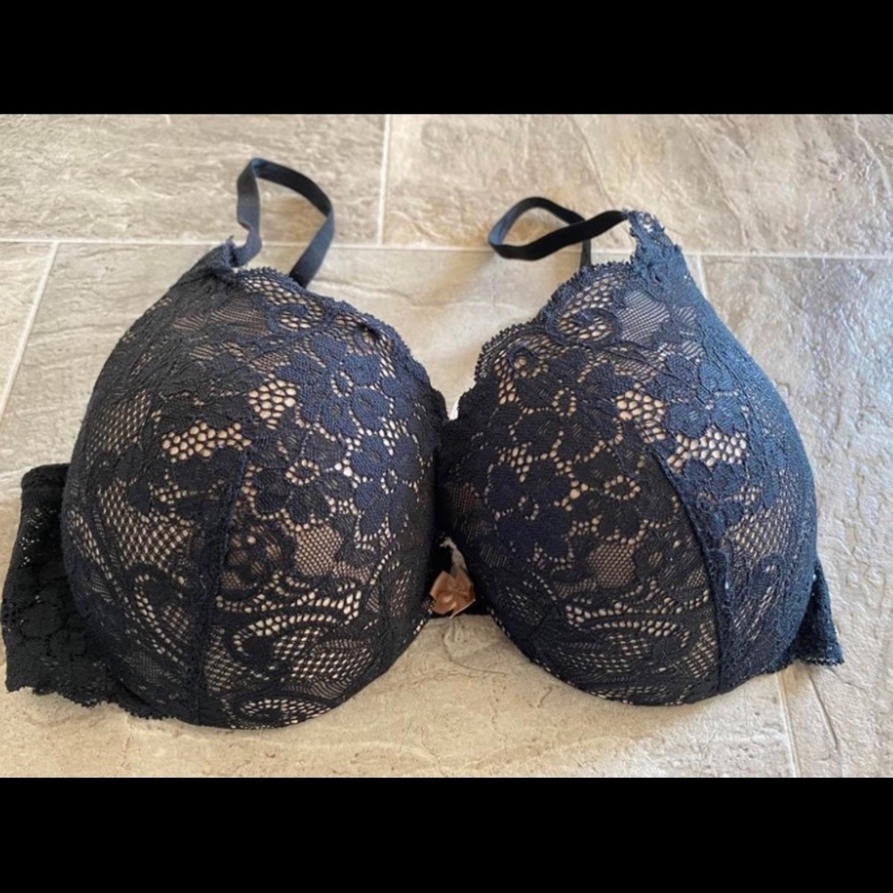 Size 34D VS bra
